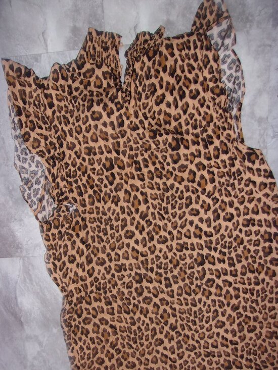 size medium womens shirt blouse leopard black tan  print - Picture 3 of 4